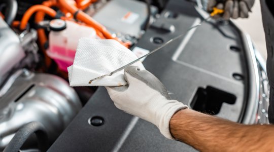 Jak i kiedy wymieniać olej w samochodzie