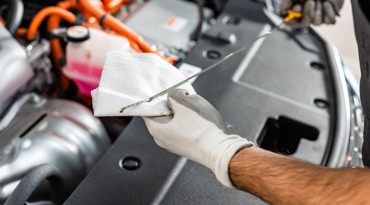 Jak i kiedy wymieniać olej w samochodzie