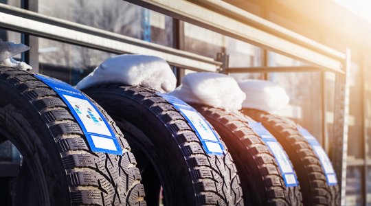 Zmiana opon na letnie – kiedy to zrobić i dlaczego to ważne